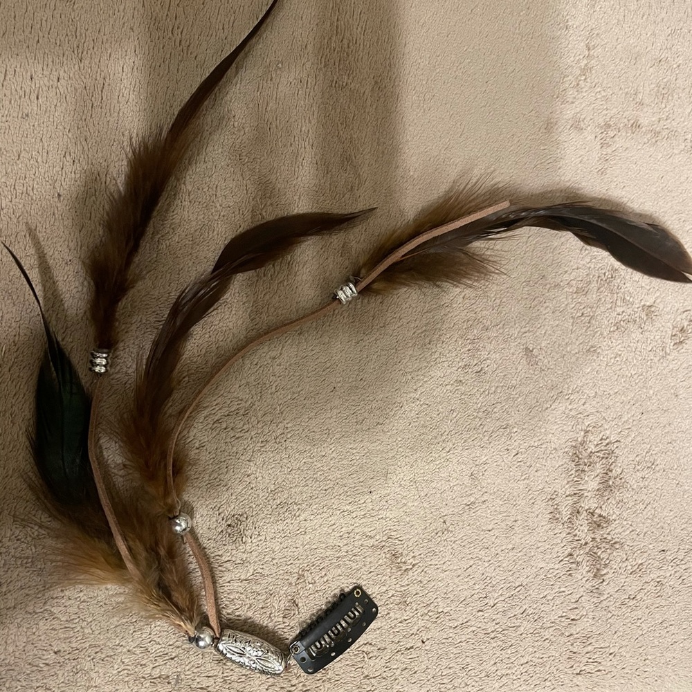 NWOT BOHO Feather Hair Clip